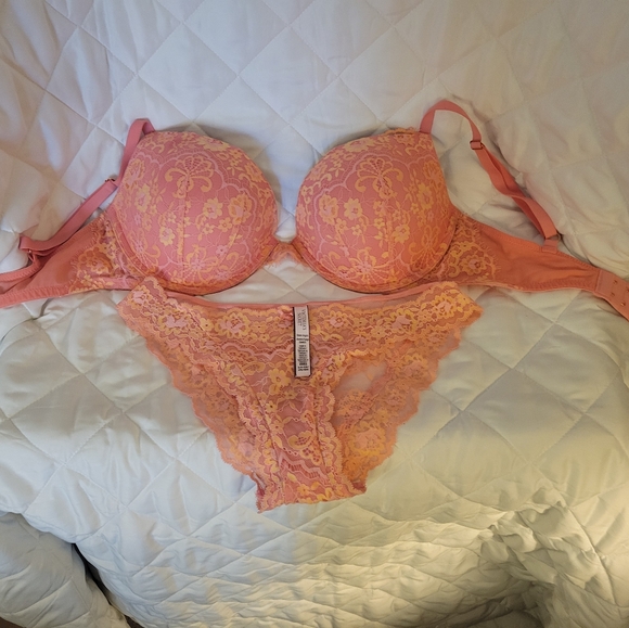 Victoria's Secret Bra & Panty - Picture 4 of 6